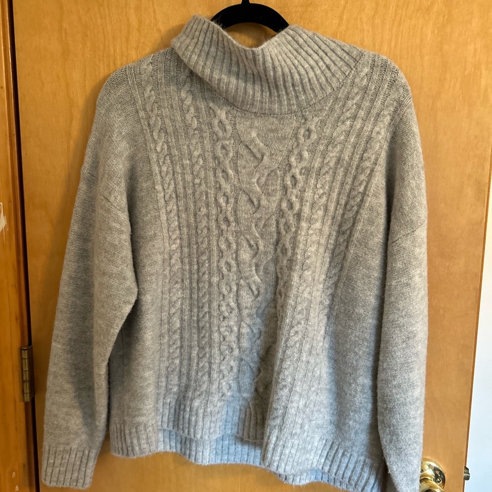 Gap Cozy Gray Cable Knit Turtleneck Sweater
